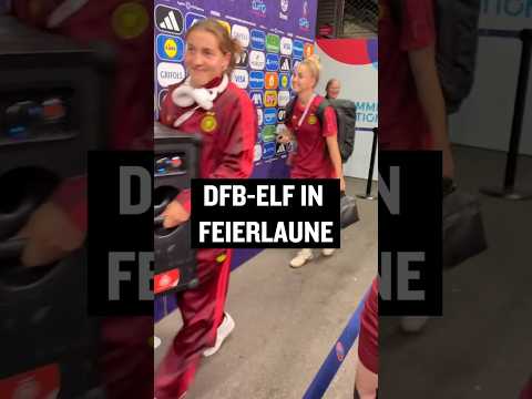 DFB-Frauen in Feierlaune, Bühl lobt "Jetzt-erst-recht-Mentalität" #shorts