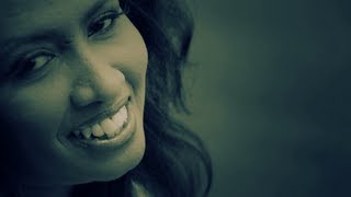 Ekamath Eka Dawasaka - Niranjala Manjari [Official Video]