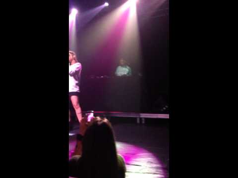 Flora Matos - Amar é bem melhor que ser dono - Musica nova - 01/06/14 no Via Marques