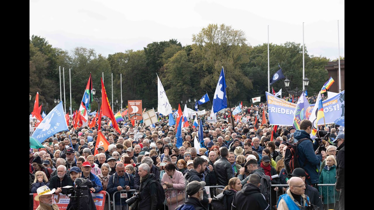 Abschlusskundgebung der Friedensdemo am 3.10.2024 in Berlin