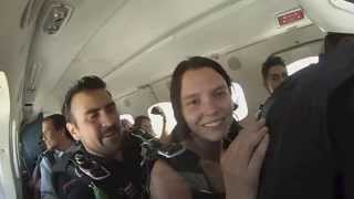 preview picture of video 'Maddisons First Sky Dive'