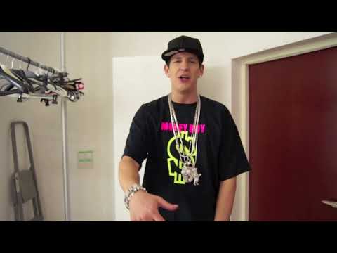 Money Boy bügelt sein Gucci Bandana