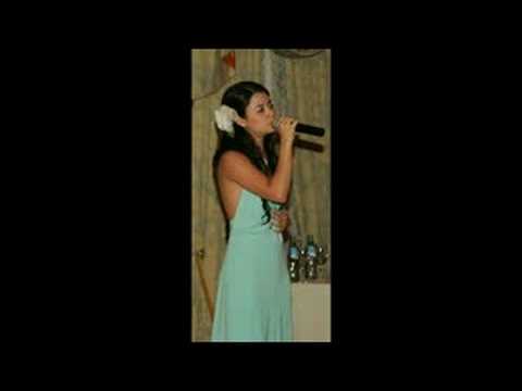 Mariana Hori singing -Si tu no estas - Rosana