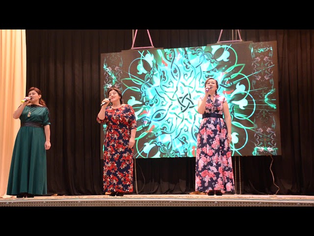 Салагыш кызларының "Умырзая" ансамбле чыгышы