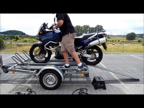 Anleitung Motorrad richtig auf Motorradanhänger verladen