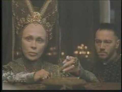 Faye Dunaway in The Messenger: The Story of Joan of Arc 4