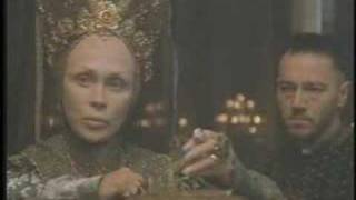 Faye Dunaway in The Messenger: The Story of Joan of Arc 4