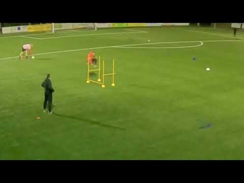Fussballtraining: Schnelligkeitstraining - Schnelligkeitswettkampf mit Ball