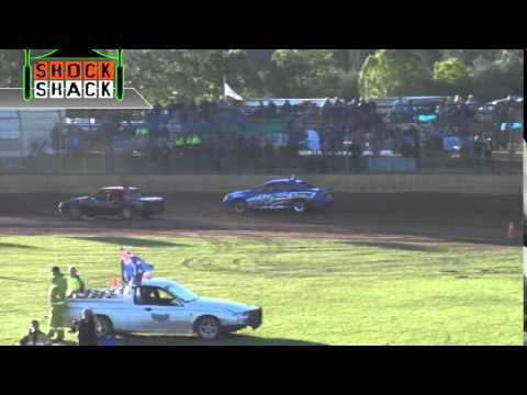 Modified Sedans - Heat 1 - Kingaroy Speedway - 03.05.14