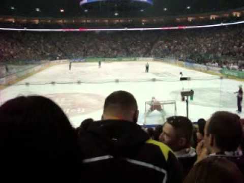 DSCF3737  21.04.2013 Play OFF Eisbären vs.Köln 4 zu 1 das 1 zu 0 für EBB