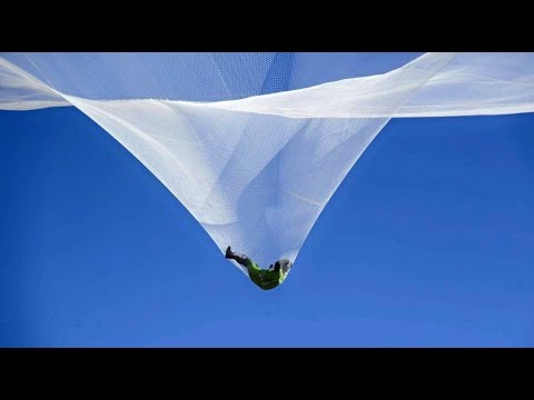 أمريكي ينجح بالقفز على ارتفاع 7.6 كيلومترا من دون مظلة