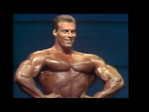 Berry De Mey posing at the 1987 Mr. Olympia