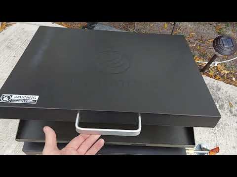 22" Blackstone Griddle with Hard Cover & Carry Bag Attach lid