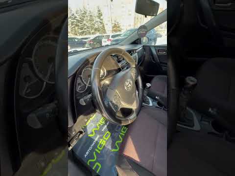 фото toyota auris ii 0