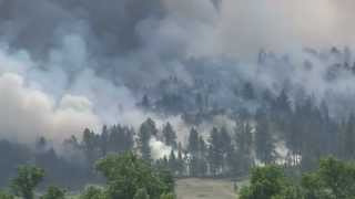 preview picture of video 'Crews continue to battle 200,000 acre Ash Creek fire'