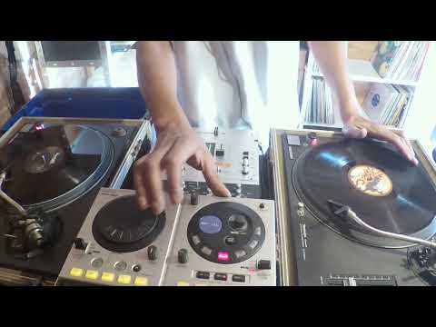 MIX REGGAE SELECTA DOUROOTS : QUEEN OMEGA SESSION