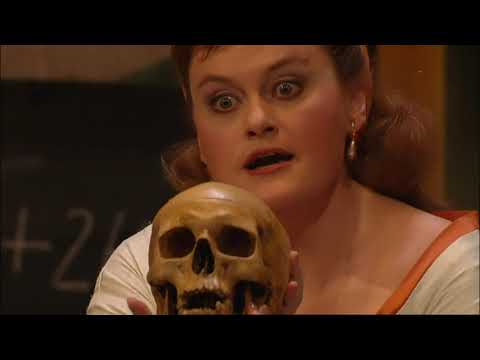 Vesselina Kasarova uses her Baritonal Timbre for a Sensational Rosina