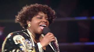 Gloria Gaynor - Just Keep Thinking About You (Todo Es Baile, Chile 2001)