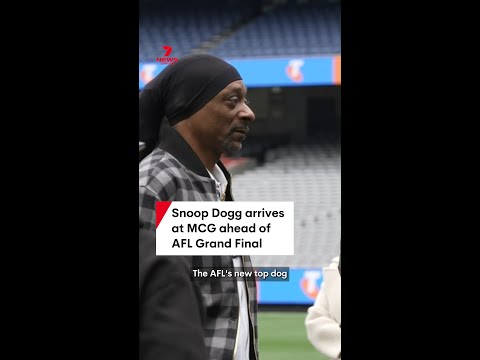 Snoop Dogg arrives at MCG ahead of AFL Grand Final performance