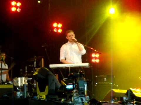 Everything Everything - Qwerty Finger (live) - Reading Festival, 28 Aug 2010