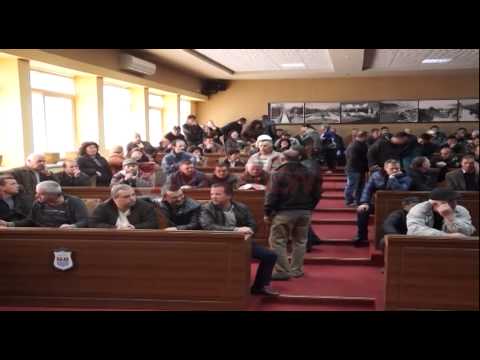 Shkodër, Myftinia u "merr" tregun, 300 tregtarë të Zdrales protestë para Bashkisë