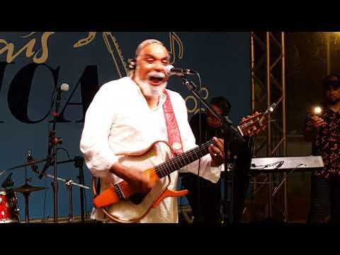 Marron Brasileiro no Shopping Tacaruna  cantando É Tanto Amor - Qui, 19/01/2019