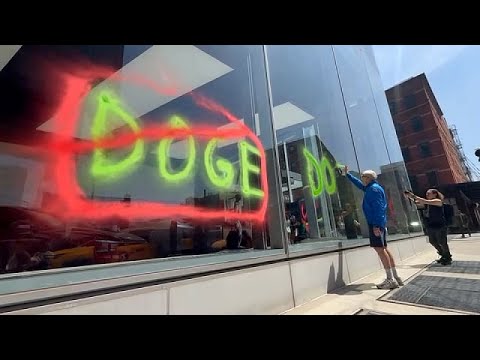 Video Thumbnail: Extinction Rebellion stages Earth Day protest outside Tesla showroom