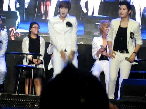 ZE:A Live in Manila (Market! Market!) - Be My Baby WG