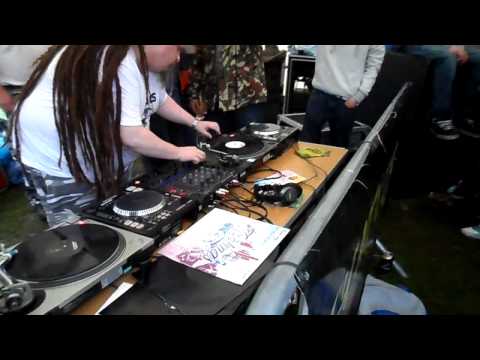 left field with dj synapse on the decks