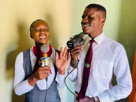 A Cidade de Ouro e Cristal.                                        Cover Feliciano e Maria Tchilumbo