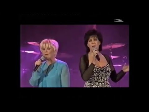 Katri Helena ja Paula Koivuniemi - Vaikka maailma minne veisi