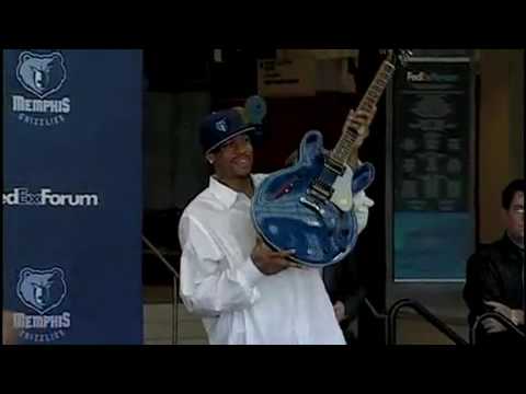 Allen Iverson arrives in Memphis and receives a present (2009)