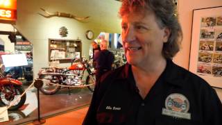 Kaara tutustuu Suomen moottoripyörämuseoon