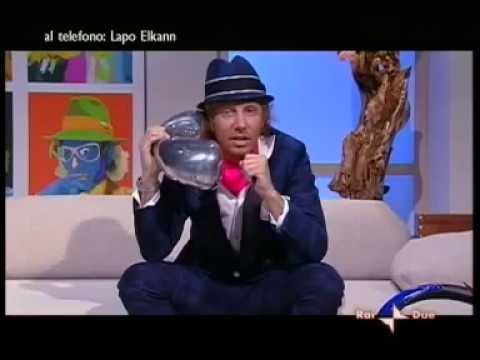 LAPO ELKAN - Imitazione Ubaldo Pantani - Lapo gioca a 'Indovina l'animale nella scatola'