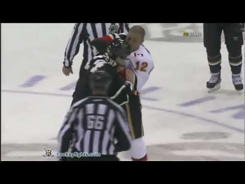 Jarome Iginla vs Jamie Benn Dec 23, 2010