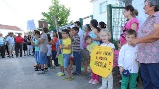 preview picture of video 'Aldeia do Bispo protesta contra o fim da escola'