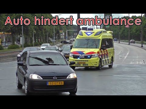 [AUTO HINDERT AMBULANCE] Ambulance 03-152 wordt gehinderd onderweg naar het UMCG Groningen