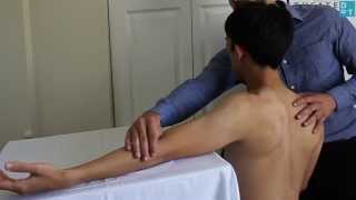 Thử cơ bằng tay: Khép Bả Vai