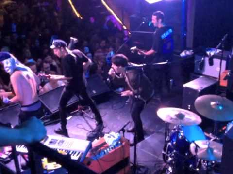 "Island Ridin"'- So So Glos ft. Conor Oberst