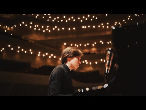 Gibran Alcocer in the Grand Hall of the Elbphilharmonie