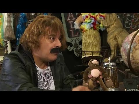 El hombre de la bolsa se enfrenta al Cachador - Peligro Sin Codificar 2018