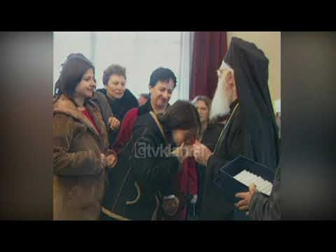 Politikanët urojnë besimtarët e krishterë për Krishtlindje - (25 Dhjetor 2002)