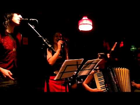 Sadagora Hot Dub, Dovoie Sestri en Marusia, 30/11/12.