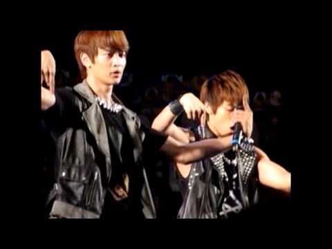[fancam] 110804 SHINee Minho & Jonghyun - Lucifer ending post @ World percussion festival