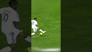 Download lagu Robinho skills II Brazilian footballer Robinho #viral #shorts #ytshorts #skills mp3