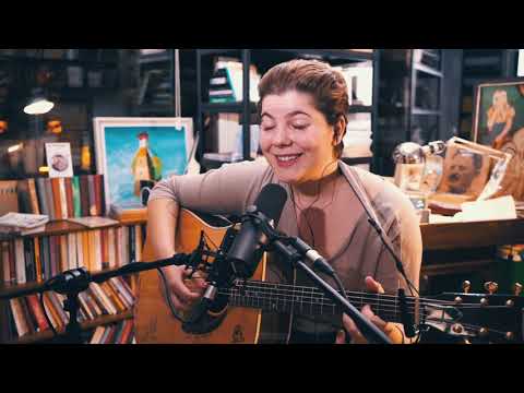 Deniz Tekin - Benim Aşık Olmam Gerek // KİTAPÇI