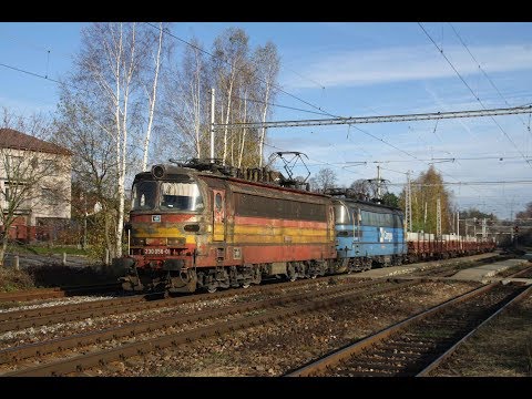 Nákladné vlaky na Českej republike: pár prechádza stanicou Okrouhlice. ECZ053998.