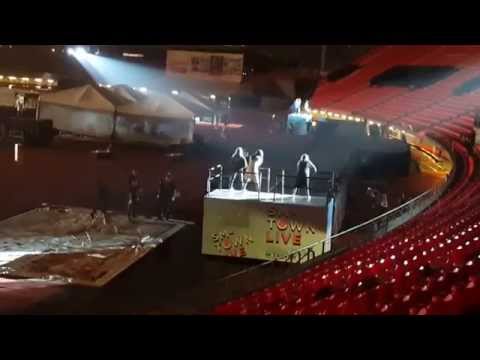 150320 - SNSD '' kissing you'' (avoids serious injury )