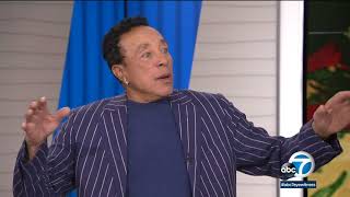 Smokey Robinson releases first solo holiday album | ABC7