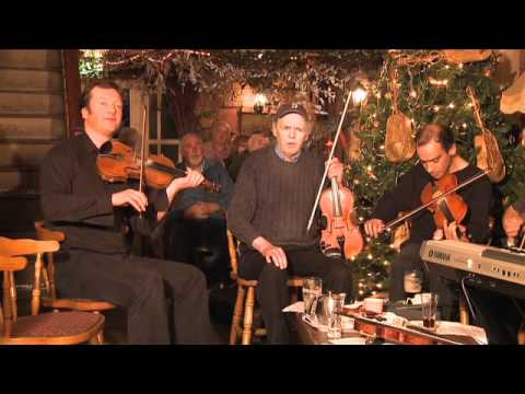 Dessie O'Halloran sings on LiveTrad.com